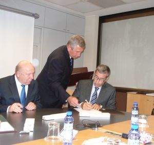 17. Президент Zanini Auto Group Хуан Мигель Торрес  подписывает соглашение с правительством Нижегородской области