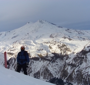 Сноубордисты на горе Чегет