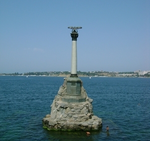 Памятник затонувшим кораблям - фото 9