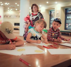 фото Кирилла Макарова (дети пишут письма)