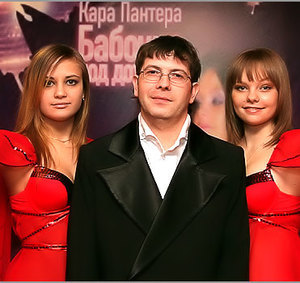МС Илья с девушками, встречает гостей