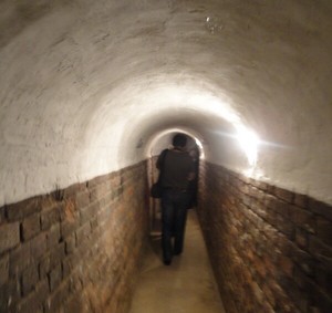 В подземном монастыре - фото 16