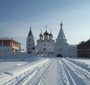 Вид на монастырь с западной стороны