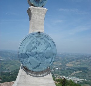 Исторический компас в Сан-Марино