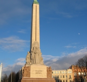 Памятник свободы - символ независимой Латвии. Построен в годы Первой Латвийской Республики (1935 г.)