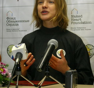 Н. Водянова на пресс-конференции