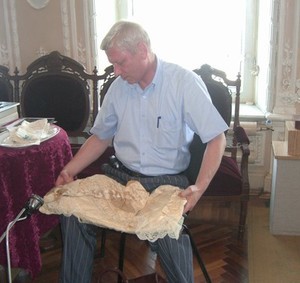 А.Ярочкин передал музею вещи семьи своего прадеда Василия Пестрякова