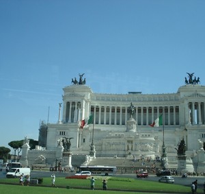 60. Памятник воинам Италии современной постройки