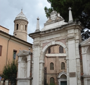 Базилика Сан-Виталия в Равенне - фото 35