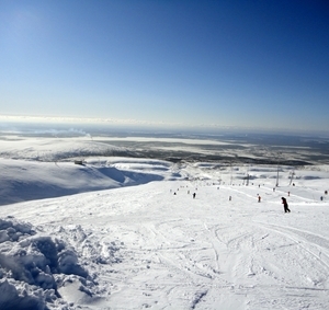 Широкие и длинные трассы привлекают любителей лыж со всей страны - фото 19