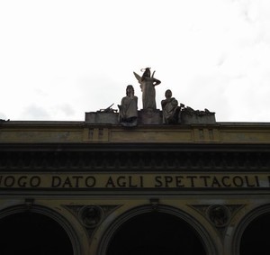 Здание театра в Болоньи