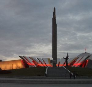 Архитектурно-скульптурный комплекс Минск — город герой
