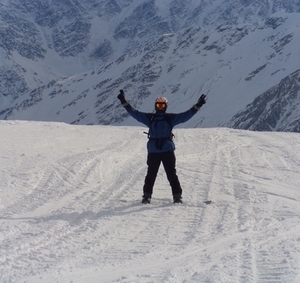 Сноубордисты на высоте 4200 метров горы Эльбрус