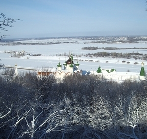 Вид на Печерский монастырь с улицы Родионова