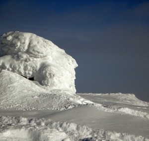 Ветер и снег творят прекрасные скульптуры