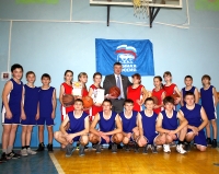 Кавинов вручил комплекты спортивной формы участникам финальных игр школьных соревнований по баскетболу в Кстовском районе