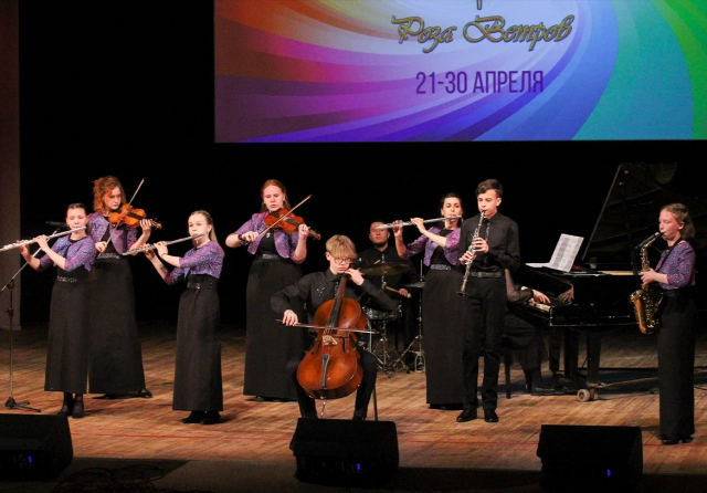Более тысячи артистов самодеятельности приняли участие в фестивале "Роза Ветров" в Нижнем Новгороде