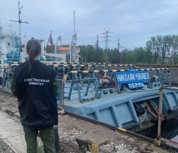Судно врезалось в шлюз на гидросооружении в Пермском крае