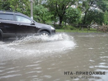 Несколько улиц Нижнего Новгорода затопило из-за сильного дождя