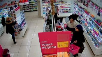 Полиция разыскивает подозреваемых в краже парфюмерии и косметики из магазина в Нижегородской области