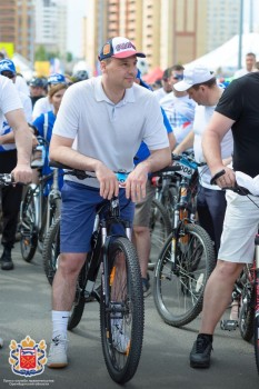 Денис Паслер принял участие в велозаезде в Оренбуржье