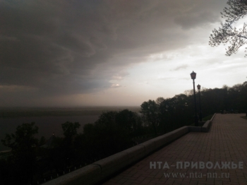 Штормовое предупреждение в связи с сильными порывами ветра и грозами объявлено в Нижегородской области