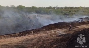Пожарные тушат крупное возгорание на промпроизводстве в Балахне Пожарные тушат крупное возгорание на промпроизводстве в Балахне