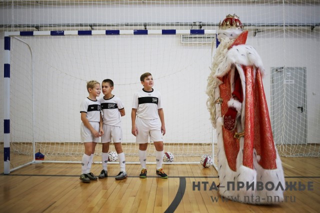 Кировским школам планируется направить средства на поздравление детей с Новым годом 