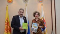 Леонид Черкесов провел встречу с автором книги &quot;Кластерра, или О кластерах по-человечески&quot; Евгенией Шамис

