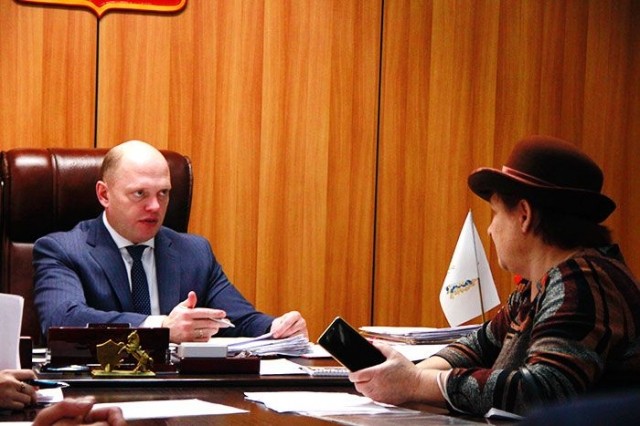 Михаил Шаров на приёме граждан рассмотрел вопросы капремонта и благоустройства Михаил Шаров на приёме граждан рассмотрел вопросы капремонта и благоустройства