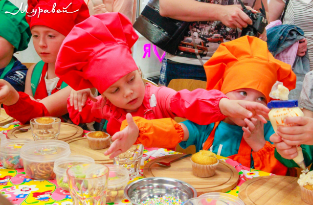 Вкусные капкейки и домашние лимонады научились готовить дети в ТЦ "Муравей"