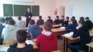 Более 200 учащихся и студентов приняли участие в профилактических беседах в рамках акции "Полиция и дети" в Чебоксарах Более 200 учащихся и студентов приняли участие в профилактических беседах в рамках акции "Полиция и дети" в Чебоксарах
