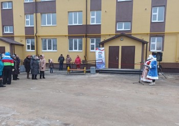 Ключи от новых квартир получили жители аварийного дома в селе Малая Пица Нижегородской области