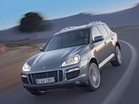 На трассе Н.Новгород-Киров злоумышленник отнял &quot;Porsche Cayenne&quot;, угрожая пистолетом автовладельцу

