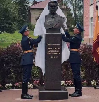 Бюст генерал-полковника Александра Викторова открыли в Цивильском округе Чувашии