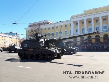 Более 30 единиц боевой техники прошли в параде Победы на площади Минина и Пожарского в Нижнем Новгорода