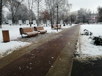 Подрядчики чистят от снега благоустроенные по нацпроекту общественные пространства в Нижнем Новгороде