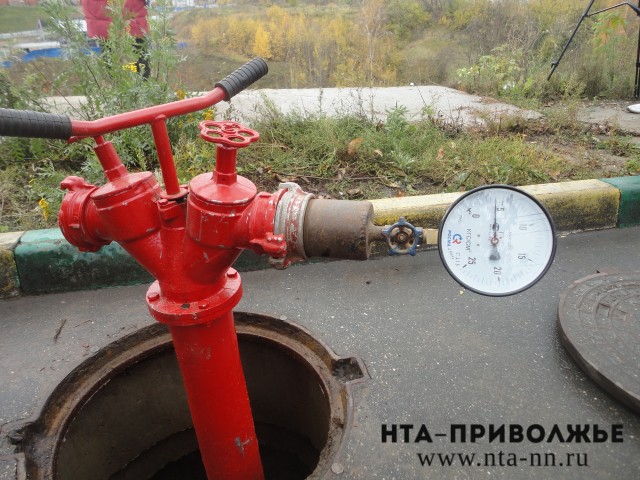 Специалисты кировского "Водоканала" исследуют систему водоснабжения в посёлке Ленинская Искра
