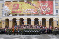 В Н.Новгороде проходит военный парад, посвященный 63-й годовщине Победы в Великой Отечественной войне 