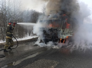 Фура загорелась во время движения на М-7 в Нижегородской области (ВИДЕО)