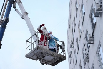 Сотрудники МЧС поздравили пациентов детской больницы в Нижнем Новгороде