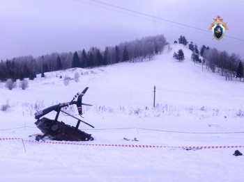 Двое погибли при крушении вертолета в Прикамье