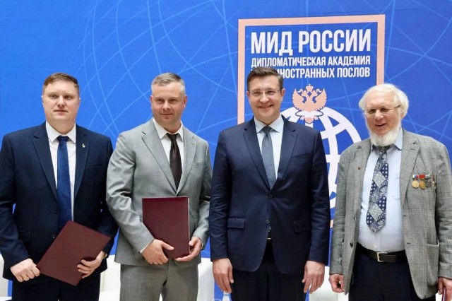 Коллекционер Валерий Дудаков подарил часть "Голубой розы" Нижегородской области Коллекционер Валерий Дудаков подарил часть "Голубой розы" Нижегородской области