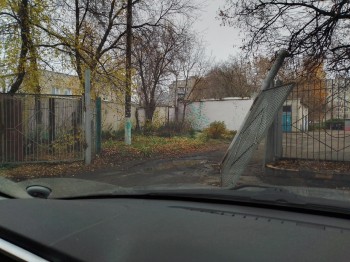 Аварийные ворота школы №185 в Нижнем Новгороде починили после жалобы в соцсетях