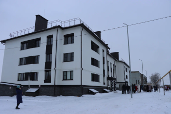 Жители аварийного фонда в Дальнеконстантиновском округе получили ключи от новых квартир