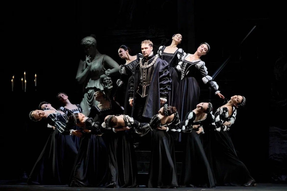 В Нижегородском театре оперы и балета состоялась премьера оперы Джузеппе Верди «Риголетто»