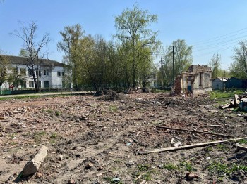 Шесть аварийных домов снесли в Шумерле по требованию прокуратуры Шесть аварийных домов снесли в Шумерле по требованию прокуратуры