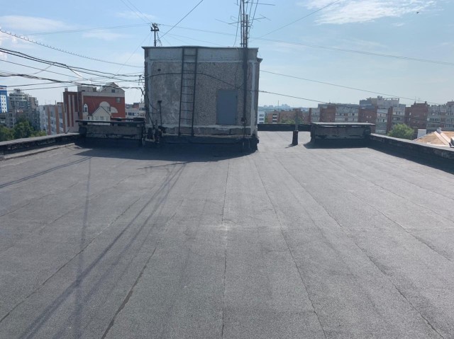 Крышу многоквартирного дома в центре Нижнего Новгорода починили после проверки жилинспекции