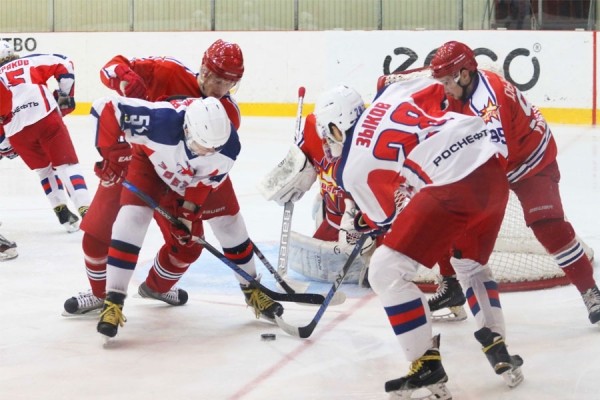 "Ижсталь" дома проиграла ХК "Звезда" из Подмосковья со счетом 1:4 (ВИДЕО)