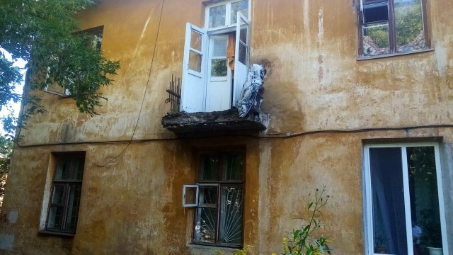 Два человека пострадали при обрушении балкона в Уфе